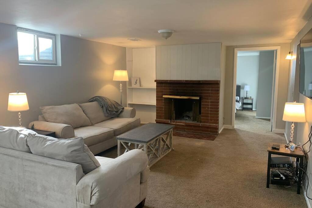 3 King Beds + Bunk Beds On Broadway Vila Littleton Exterior foto