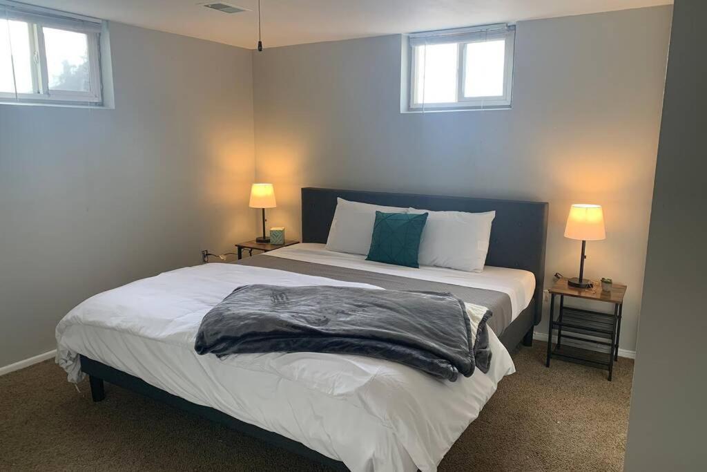 3 King Beds + Bunk Beds On Broadway Vila Littleton Exterior foto